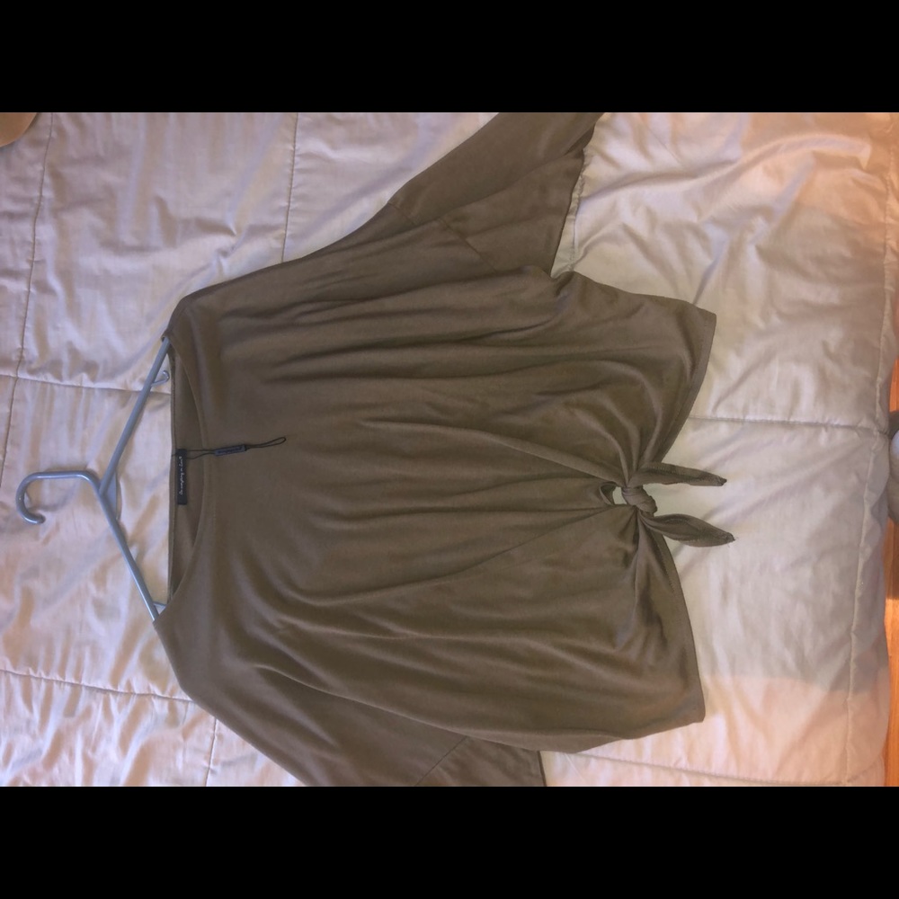 Front tie wide arm tee!